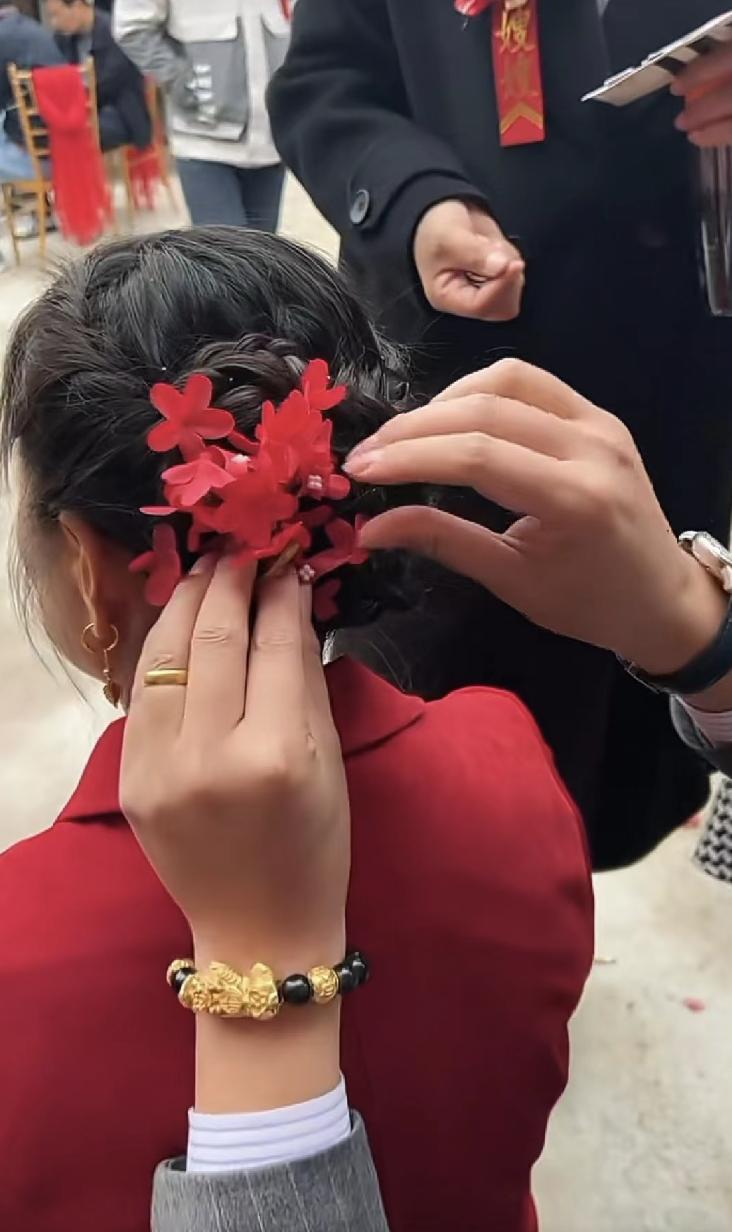 婚禮主持人價(jià)格,婚禮主持人價(jià)格，一場(chǎng)關(guān)于成長(zhǎng)、自信與成就感的勵(lì)志之旅