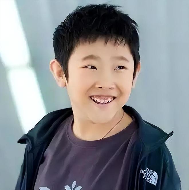 演員小侯,演員小侯，演藝之路的璀璨之星