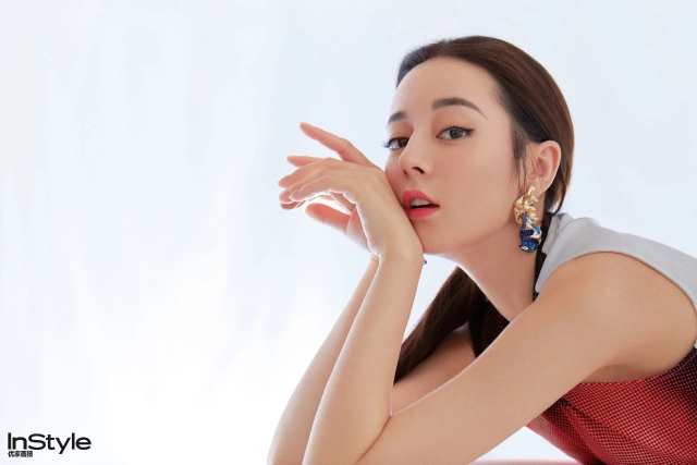 迪麗熱巴最新雜志封面，自然美景之旅，探尋內(nèi)心平和與喜悅的力量