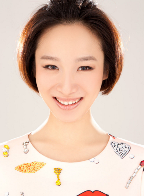 演員黃楊引領(lǐng)科技風潮，全新高科技產(chǎn)品亮相，魅力無限！