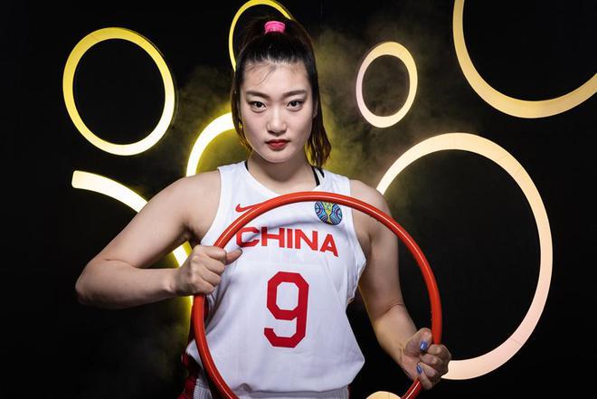 上海女籃熱血賽場，鏗鏘玫瑰綻放光彩