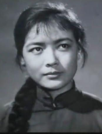 七十年代女演員與小巷秘密劇場(chǎng)的故事