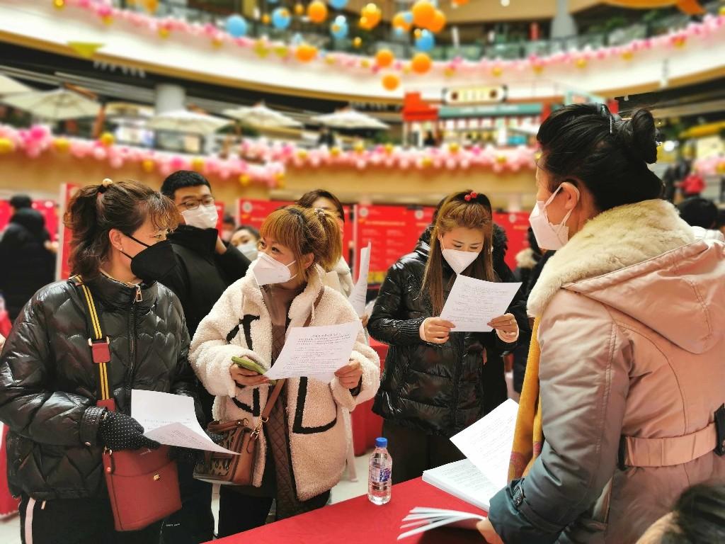 通化今日最新招聘信息，鄰里間的求職奇遇與溫馨故事分享